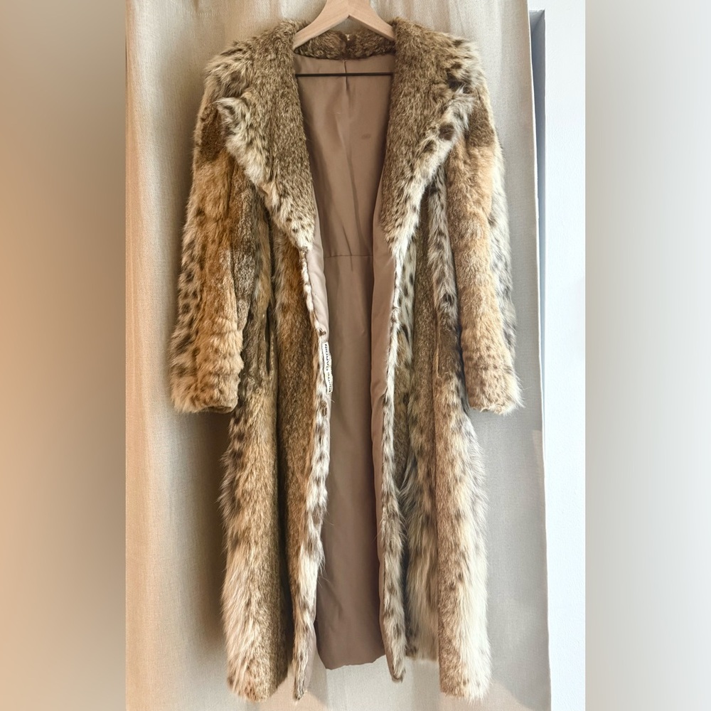 Luxurious Women's Full Length Genuine Lynx Bobcat Fur Coat in Natural Spot Brown